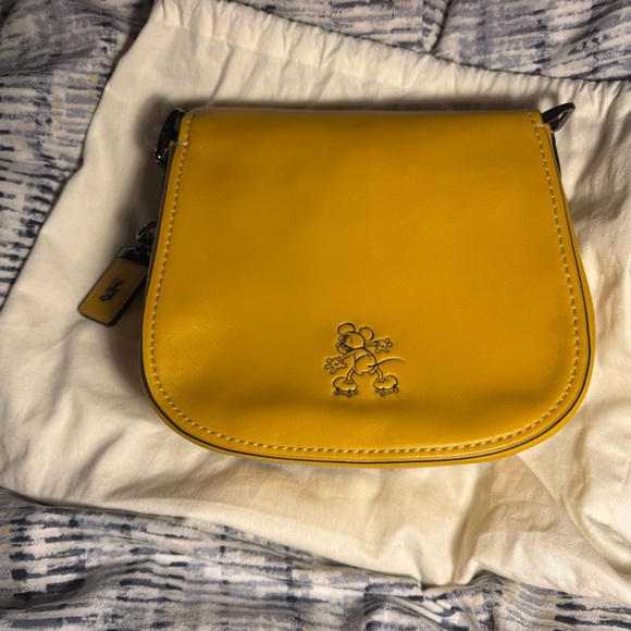 Disney Coach 1941 Yellow Leather Saddlebag - Picture 5 of 7